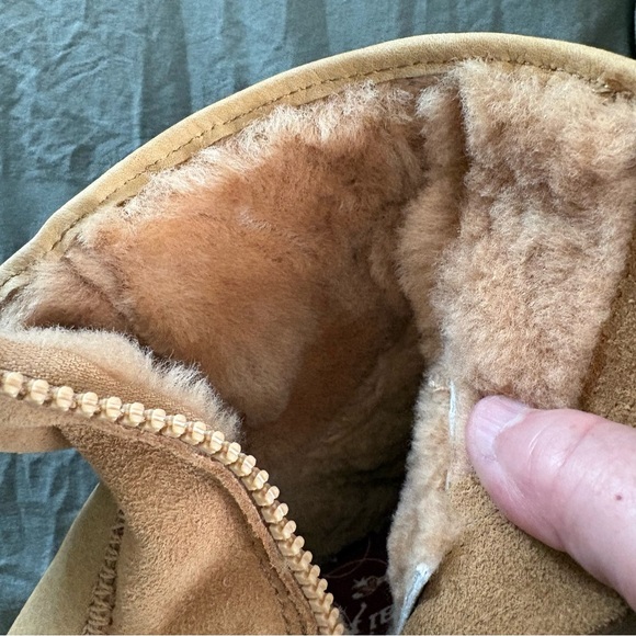 Olukai Pa'ina Hulu Shearling Lined Waterproof Tan Leather Booties. Size 7. - Picture 15 of 16